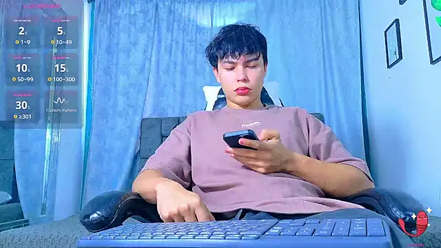 Snapshot of Dantekent chatting on May 12, 1:41 pm Dantekent online show from May 12, 1:41 pm