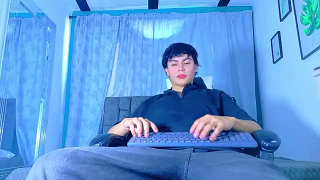 Snapshot of Dantekent chatting on May 24, 1:27 pm Dantekent online show from May 24, 1:27 pm