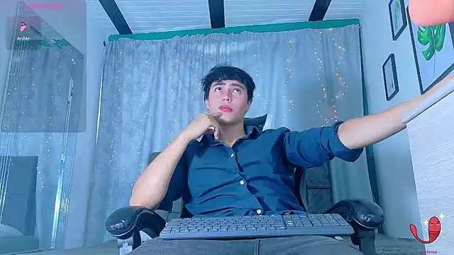 Snapshot of Dantekent chatting on June 2, 2:30 pm Dantekent online show from June 2, 2:30 pm