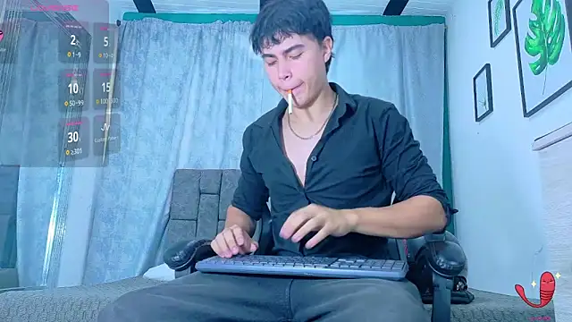 Snapshot of Dantekent chatting on June 3, 1:25 pm Dantekent online show from June 3, 1:25 pm