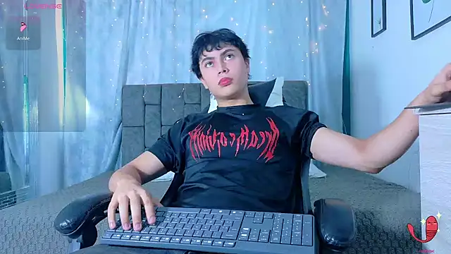 Snapshot of Dantekent chatting on June 6, 1:38 pm Dantekent online show from June 6, 1:38 pm