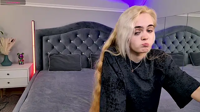 Bambi Bloom online show from March 2, 7:15 am