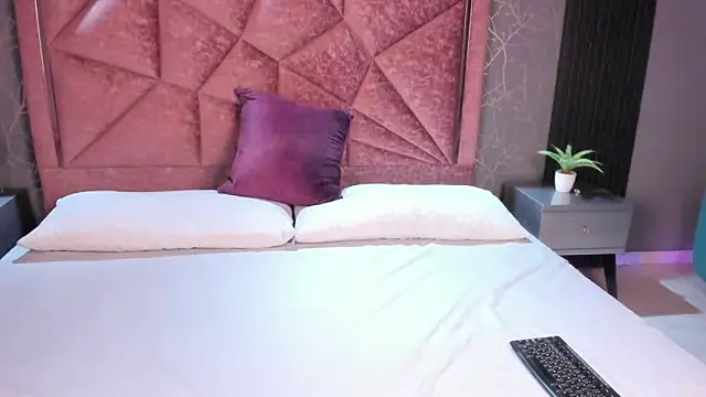 Cristal    online show from March 7, 12:35 pm