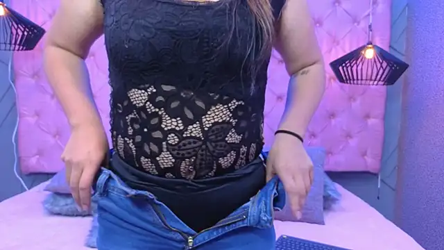 Snapshot of SARA_HORNY- chatting on May 13, 3:04 am SARA HORNY- online show from May 13, 3:04 am