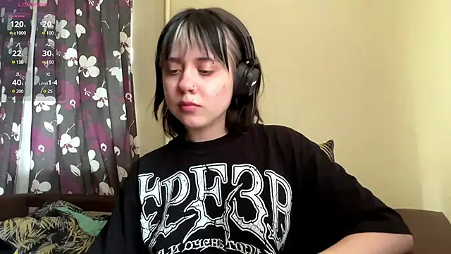 Snapshot of AueshaSimon chatting on June 11, 7:17 am AueshaSimon online show from June 11, 7:17 am