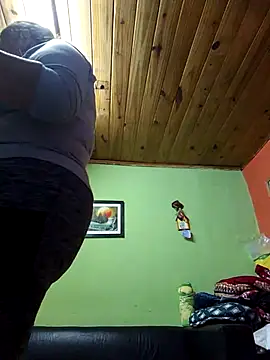 momismilf544 online show from April 29, 5:30 pm
