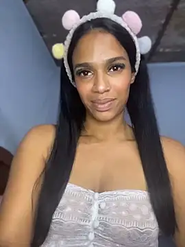 Snapshot of FlorSalvaje_ chatting on May 12, 12:41 am FlorSalvaje online show from May 12, 12:41 am