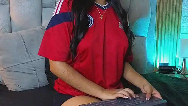 Snapshot of Katty_Roose2 chatting on June 11, 2:53 am Katty Roose2 online show from June 11, 2:53 am