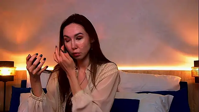 Snapshot of EmilyGray__ chatting on June 6, 7:02 am EmilyGray online show from June 6, 7:02 am
