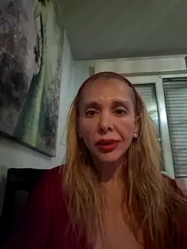 Snapshot of ssndratrans chatting on June 3, 1:19 am ssndratrans online show from June 3, 1:19 am