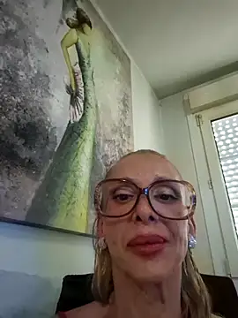 Snapshot of ssndratrans chatting on June 16, 12:19 pm ssndratrans online show from June 16, 12:19 pm
