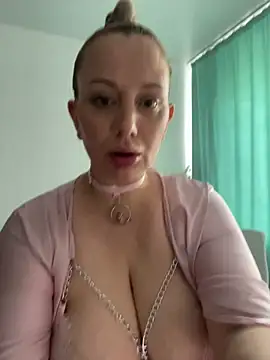 Snapshot of Avery_Wilson chatting on June 12, 3:27 am Avery Wilson online show from June 12, 3:27 am