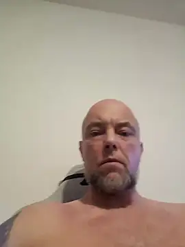 Snapshot of HornyDaddyMuscle chatting on June 5, 8:36 pm HornyDaddyMuscle online show from June 5, 8:36 pm