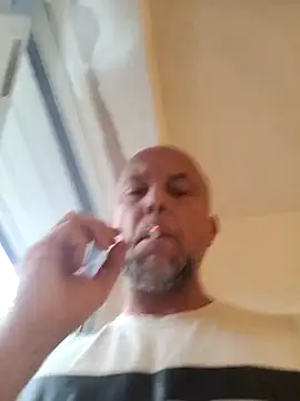 Snapshot of HornyDaddyMuscle chatting on June 29, 8:09 pm HornyDaddyMuscle online show from June 29, 8:09 pm