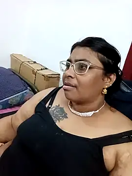 Snapshot of deepika-mallus chatting on March 2, 6:04 pm deepika-mallus online show from March 2, 6:04 pm