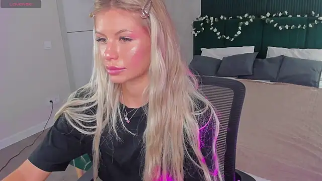 Snapshot of Sidny_Beth chatting on July 30, 8:57 am Sidny Beth online show from July 30, 8:57 am