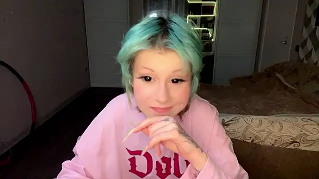 SalenaVeron online show from March 6, 8:05 pm