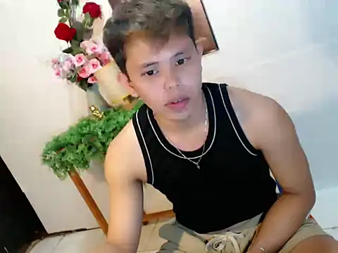Snapshot of Baby_Maxxx chatting on May 8, 6:24 pm Baby Maxxx online show from May 8, 6:24 pm