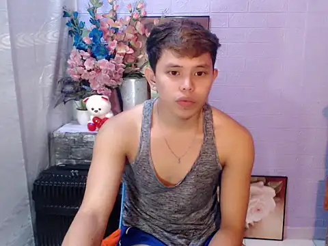 Snapshot of Baby_Maxxx chatting on May 15, 11:01 pm Baby Maxxx online show from May 15, 11:01 pm