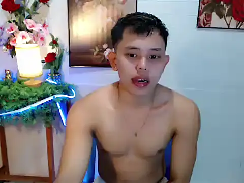 Snapshot of Baby_Maxxx chatting on May 21, 3:35 am Baby Maxxx online show from May 21, 3:35 am