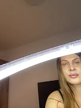 Snapshot of LucyWillow chatting on June 15, 7:43 am LucyWillow online show from June 15, 7:43 am
