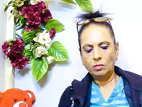 Hot queen58 online show from June 2, 6:59 am