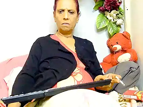 Hot queen58 online show from June 27, 5:56 am