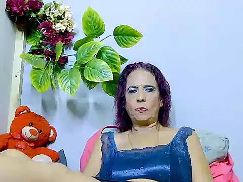 Hot queen58 online show from July 22, 6:00 pm