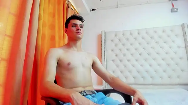 Snapshot of ZANE_EVANS chatting on July 28, 4:39 pm ZANE EVANS online show from July 28, 4:39 pm