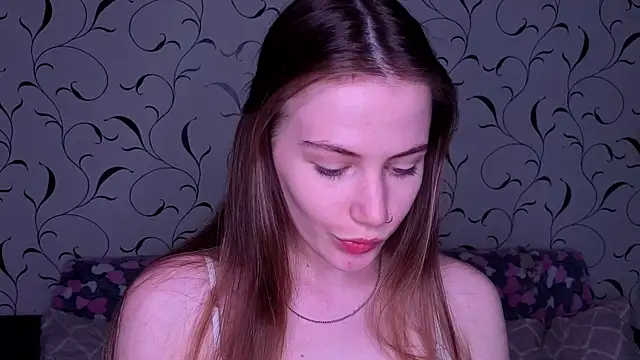 Snapshot of Luxwyverna chatting on May 18, 2:01 pm Luxwyverna online show from May 18, 2:01 pm