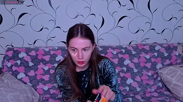 Snapshot of Luxwyverna chatting on May 21, 1:40 pm Luxwyverna online show from May 21, 1:40 pm