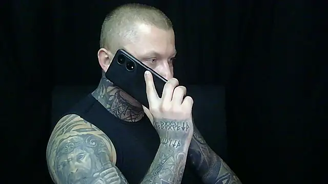 Snapshot of devilWithTats chatting on May 14, 11:17 am devilWithTats online show from May 14, 11:17 am