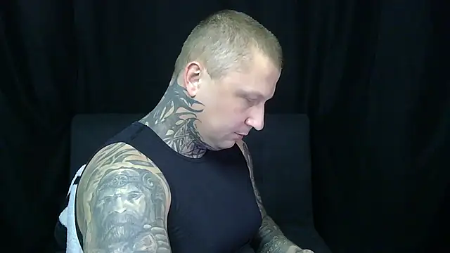 Snapshot of devilWithTats chatting on May 19, 11:38 am devilWithTats online show from May 19, 11:38 am
