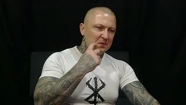 Snapshot of devilWithTats chatting on May 25, 7:25 am devilWithTats online show from May 25, 7:25 am