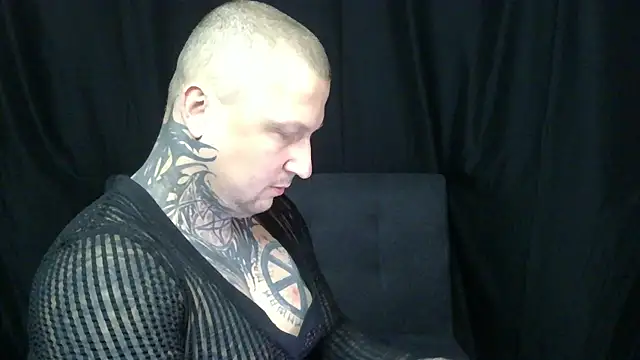 Snapshot of devilWithTats chatting on May 31, 7:15 am devilWithTats online show from May 31, 7:15 am