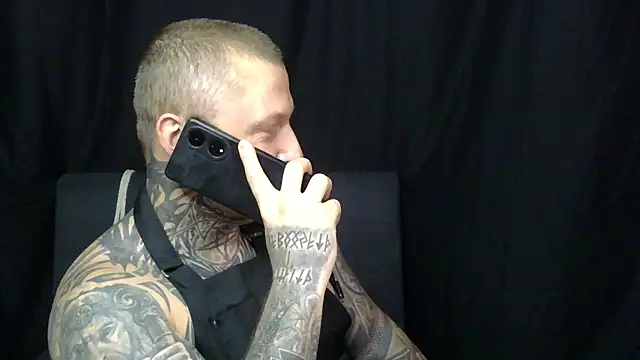 Snapshot of devilWithTats chatting on July 4, 8:09 am devilWithTats online show from July 4, 8:09 am