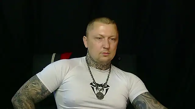 Snapshot of devilWithTats chatting on July 19, 8:51 am devilWithTats online show from July 19, 8:51 am