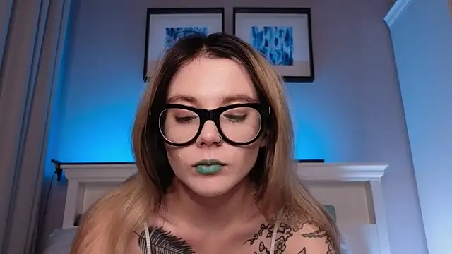 Snapshot of AliceTease chatting on May 16, 7:23 pm AliceTease online show from May 16, 7:23 pm