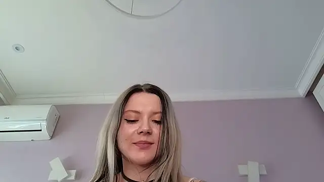 Snapshot of AliceTease chatting on June 6, 10:09 am AliceTease online show from June 6, 10:09 am