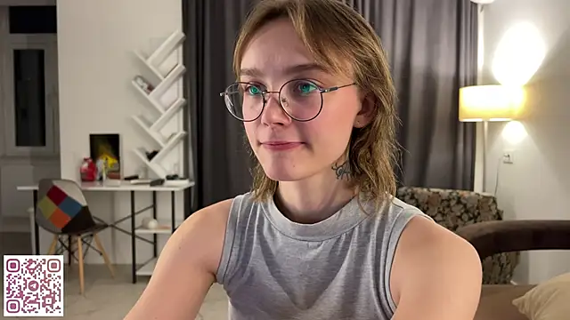 Snapshot of Lolatatee chatting on May 7, 5:29 pm Lolatatee online show from May 7, 5:29 pm