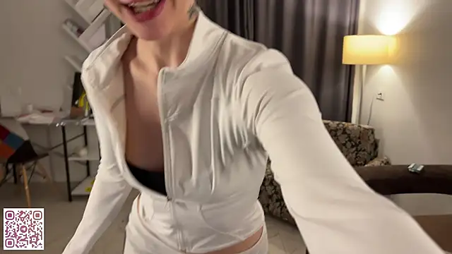 Snapshot of Lolatatee chatting on May 15, 5:31 pm Lolatatee online show from May 15, 5:31 pm