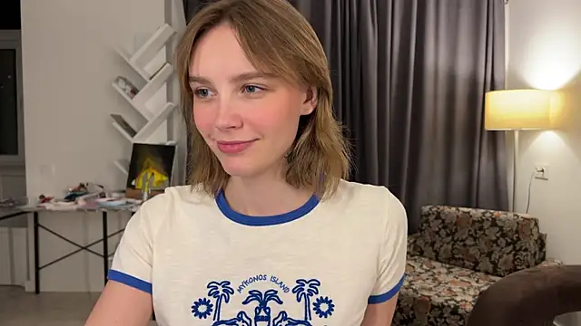 Snapshot of Lolatatee chatting on May 17, 5:20 pm Lolatatee online show from May 17, 5:20 pm