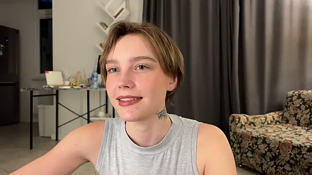 Snapshot of Lolatatee chatting on June 6, 5:06 pm Lolatatee online show from June 6, 5:06 pm