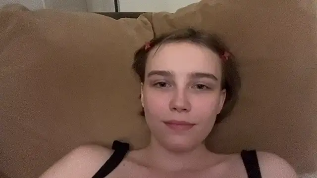 Snapshot of Lolatatee chatting on August 4, 9:39 pm Lolatatee online show from August 4, 9:39 pm