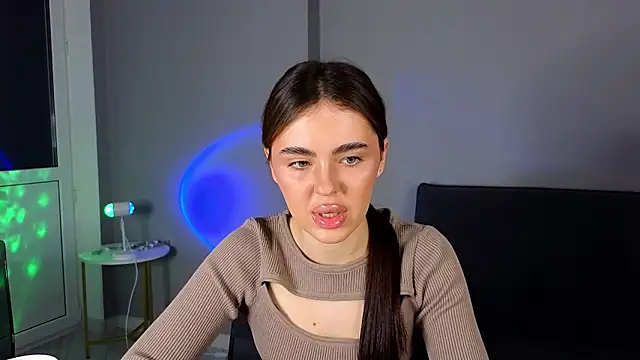 Snapshot of SheilaHigh chatting on March 6, 3:19 pm SheilaHigh online show from March 6, 3:19 pm