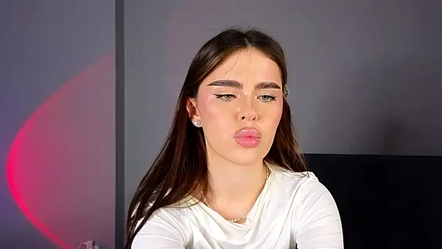 Snapshot of SheilaHigh chatting on March 8, 2:04 am SheilaHigh online show from March 8, 2:04 am