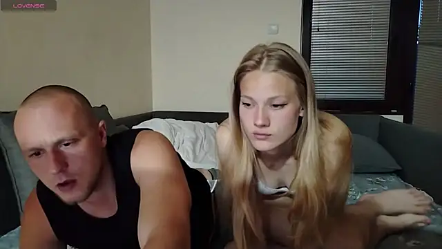 Snapshot of lion_and_kittyy chatting on June 4, 6:47 pm lion and kittyy online show from June 4, 6:47 pm