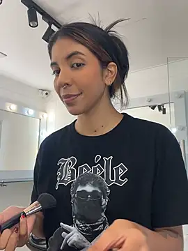 VioletaHills  online show from April 25, 12:19 pm