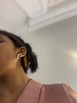 VioletaHills  online show from April 26, 1:31 pm