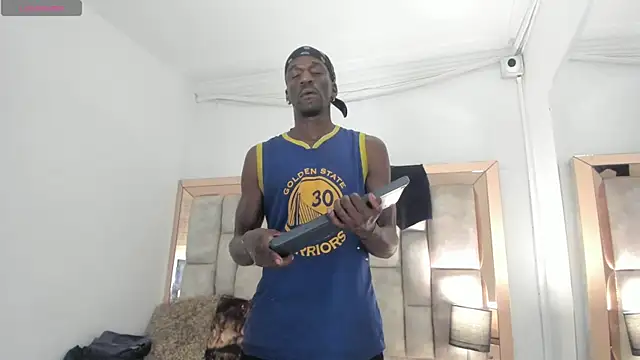 Titan Moreno  online show from July 16, 1:06 pm